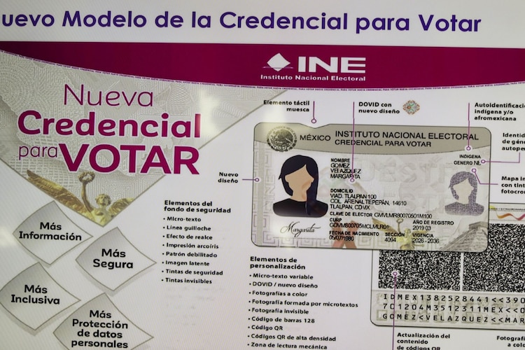INE presenta nuevo modelo de la credencial para votar.