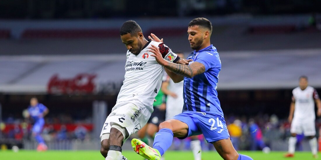 Cruz Azul y Tijuana midieron fuerzas en el Estadio Azteca en su primer partido del año.