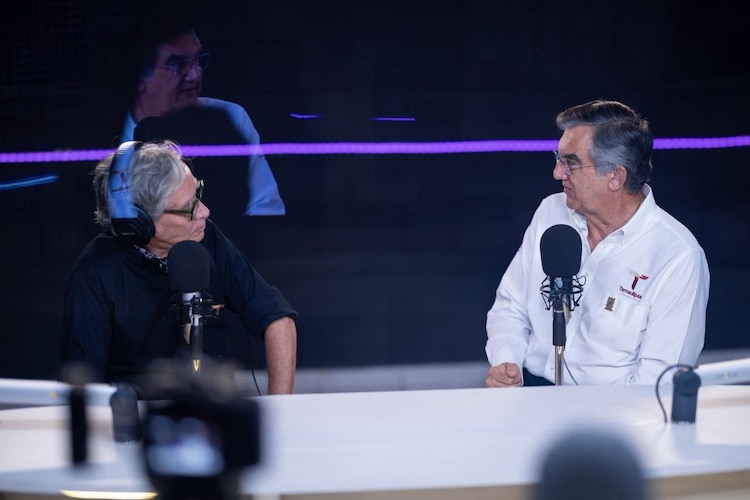 El gobernador de Tamaulipas, Américo Villarreal Anaya, durante el programa "Diálogos con Américo".
