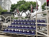 INSTALACIÓN Tribunas, ayer, donde la gente podrá sentarse a ver el partido
