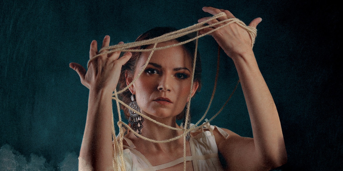 Una de las actrices, en una función.