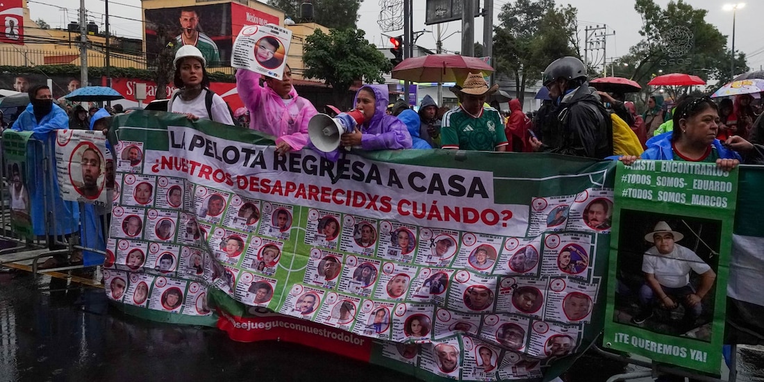 Aspecto de una marcha de familias buscadoras en la Ciudad de México.