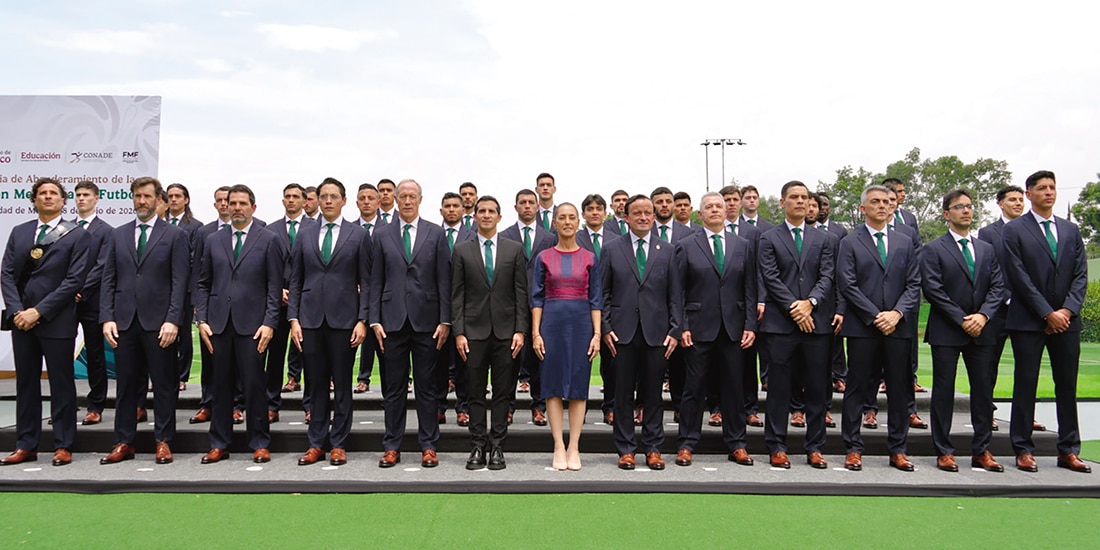 LA MANDATARIA, ayer, con la Selección Nacional de futbol.