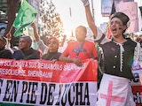 Empleados del Seguro Social marcharon ayer en la CDMX.