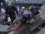Tras el terremoto en Colombia, equipos de rescate buscan sobrevivientes en Cali, el 11 de agosto de 2026.