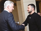 El Rey Philippe - Filip de Bélgica recibe al presidente de Ucrania, antes de una reunión diplomática en el Palacio Real de Bruselas, ayer.