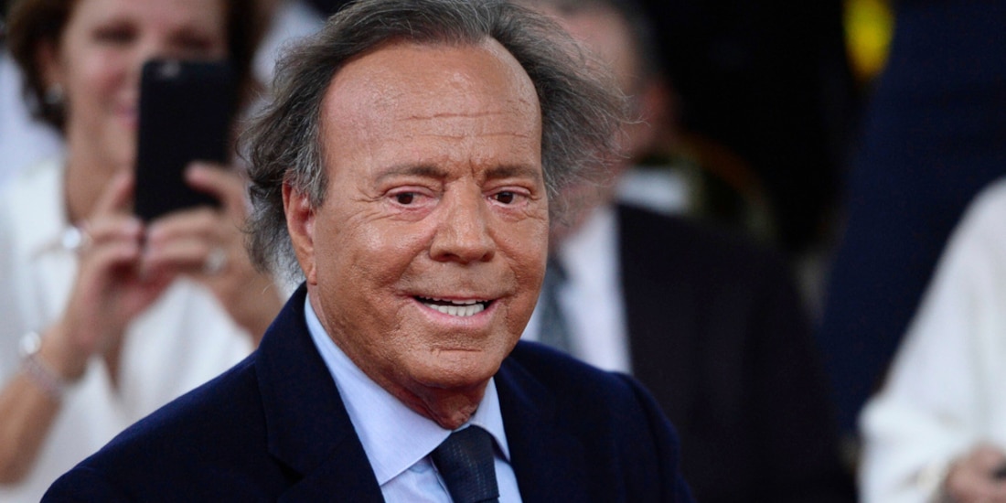 Julio Iglesias es acusado de abuso contra sus ex empleadas