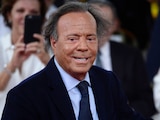 Julio Iglesias es acusado de abuso contra sus ex empleadas