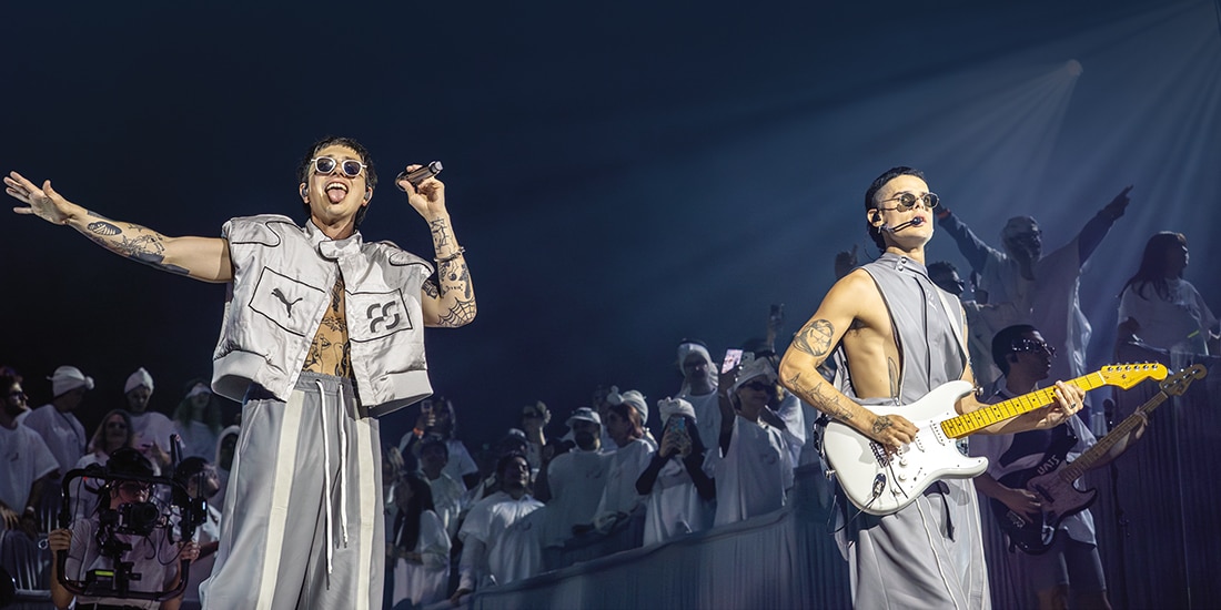 LOS CANTANTES Paco Amoroso y Ca7riel en su primer show en el Palacio de los Deportes, el jueves.