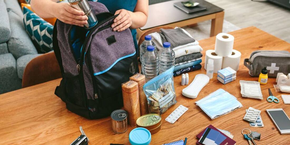 La mochila de emergencia no debe pesar más de 20 kilogramos.