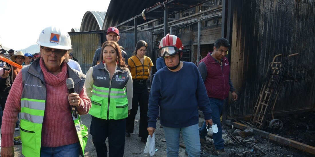 Clara Brugada (Centro), Myriam Urzúa (izq.) y Mónica Pacheco, ayer, en la Ceda.