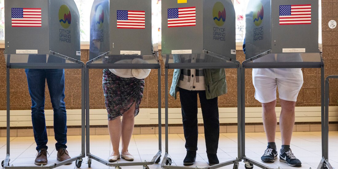 Una encuesta del Grupo Nacional de Elecciones de Edison Research mostró que los jóvenes de 18 a 29 años son el grupo que, en su mayoría, apoya a los demócratas.