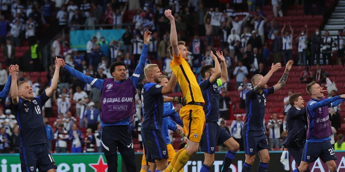 Los jugadores de Finlandia celebran la victoria de 1-0 ante Dinamarca en la Eurocopa 2021 el pasado 12 de junio en Copenhague.