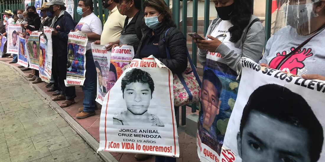 Familiares de los 43 normalistas de Ayotzinapa, el 24 de septiembre de 2020.