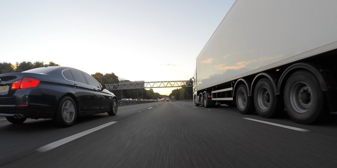 Unidades de carga pesada causan graves riesgos.