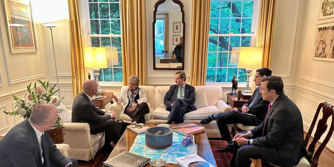 Alicia Bárcena, titular de la SRE, reunida con el secretario de Seguridad Nacional, Alejandro Mayorkas (frente a ella), ayer.