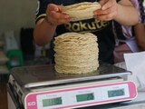 Concanaco cabildea con SE para evitar control de precios en básicos como la tortilla