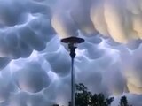 Nubes con forma inusual generan polémica en China y en redes sociales.