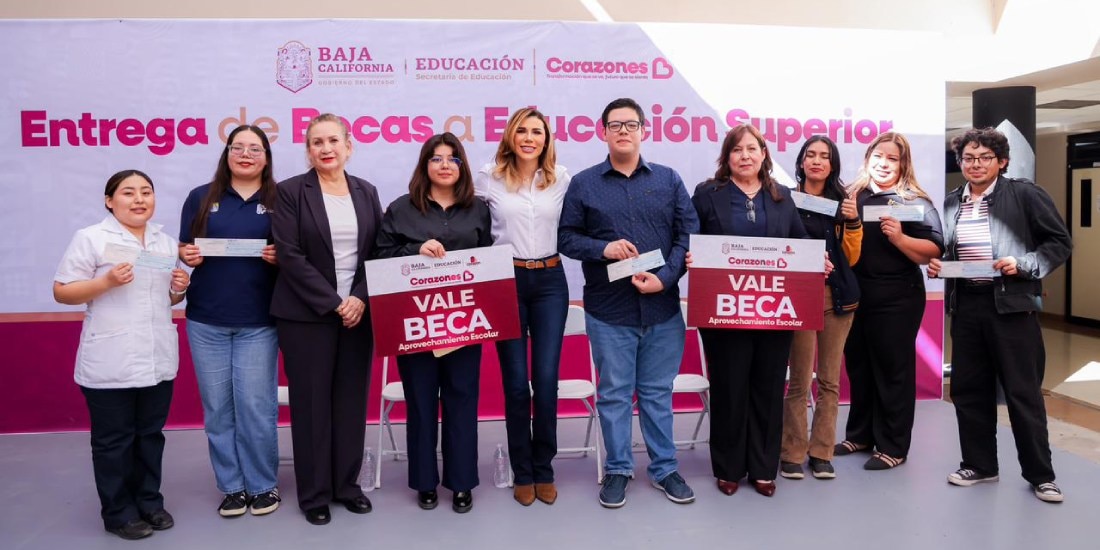 Marina del Pilar entrega becas del programa ‘Apoyo a Educación Superior’ en Baja California.