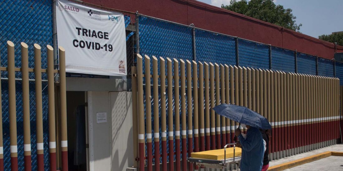 Zona de ingreso para pacientes con síntomas relacionados al COVID en un hospital.