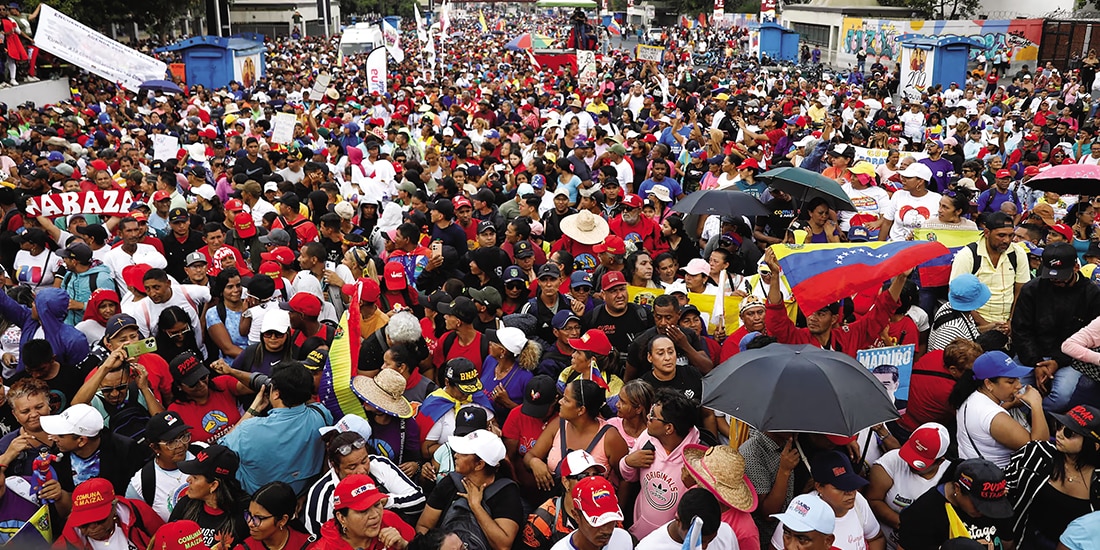 Manifestantes piden la liberación de Nicolás Maduro y su esposa Cilia Flores en Caracas, ayer.