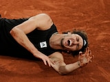 Alexander Zverev se duele después de su lesión en el tobillo derecho en las semifinales de Roland Garros.