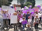Amigos y familiares de la adolescente de 17 años de edad realizaron un acto de protesta sobre la carretera federal México-Puebla, a la altura del paraje La Venta, ayer.