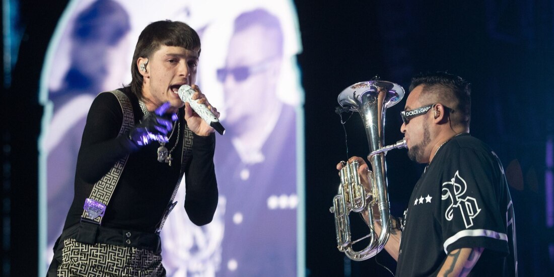 El cantante Peso Pluma, durante un concierto en la Ciudad de México, en 2023.