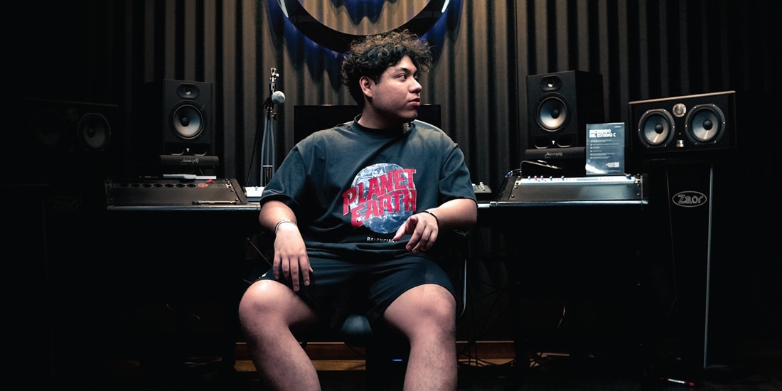 EL DJ UNREAD, en un estudio de grabación.