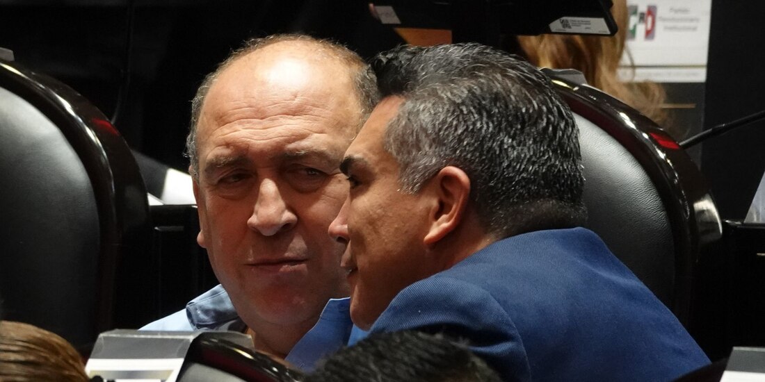 Rubén Moreira, líder del PRI en la Cámara de Diputados(izq.) , y "Alito" Moreno, dirigente de ese partido.