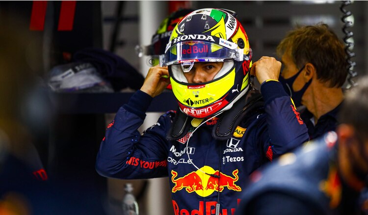 Checo Pérez enfrenta múltiples críticas por su bajo rendimiento