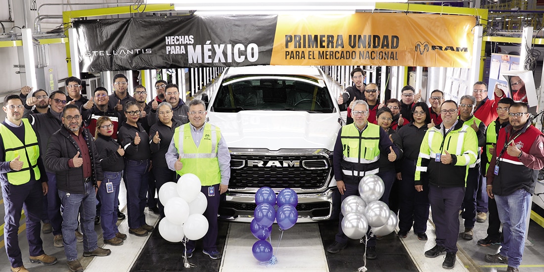 Trabajadores de RAM, en una de las plantas de la empresa.