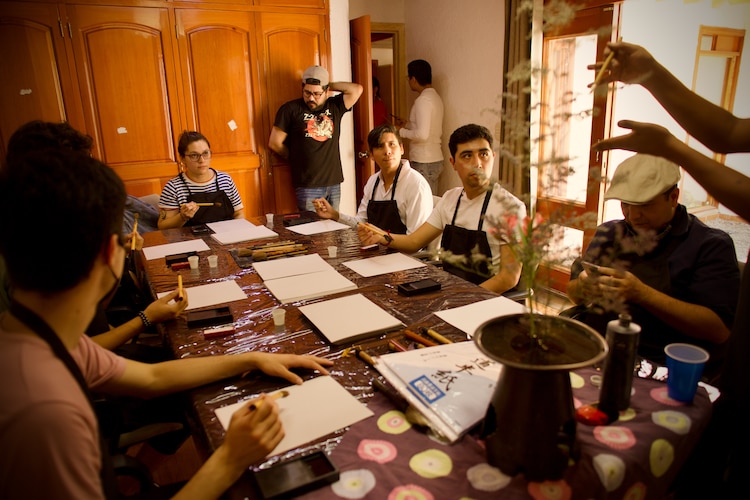 Se promueve el intercambio cultural.