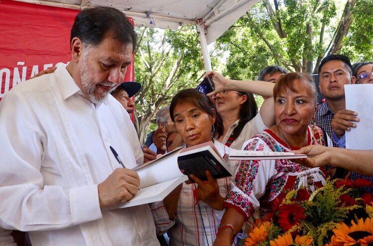 Noroña reitera que hay piso disparejo.