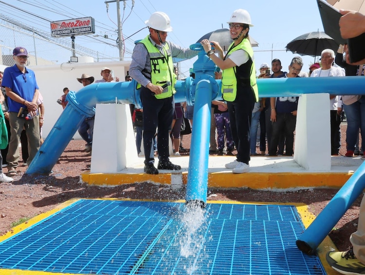 Alcaldesa Azucena Cisneros durante la inauguración del pozo Ejidos de Tulpetlac 2.