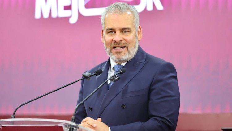La destitución de cinco funcionarios electorales clave desató una fuerte confrontación entre el mandatario michoacano y el órgano central del país.