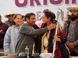 Claudia Sheinbaum, la primera mujer en ser nombrada 'Nana' de la comunidad purépecha de Michoacán.