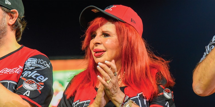 LAYDA SANSORES, el pasado 22 de abril, al abrir la temporada de beisbol en México.