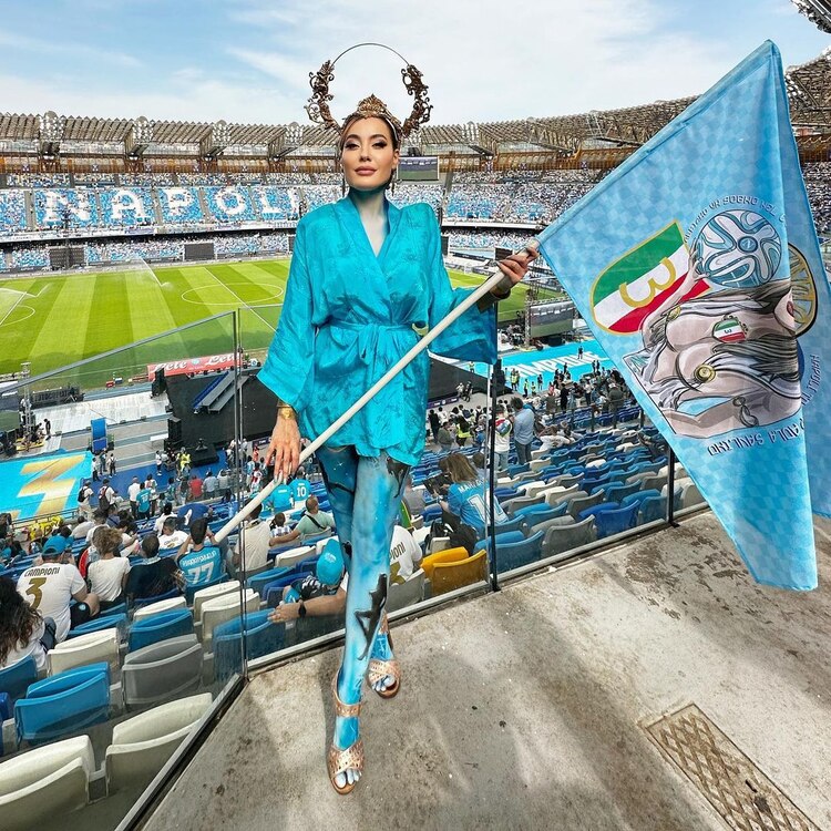 Paola Saulino, modelo de OnlyFans, festejó a lo grande el título del Napoli en la Serie A de Italia,