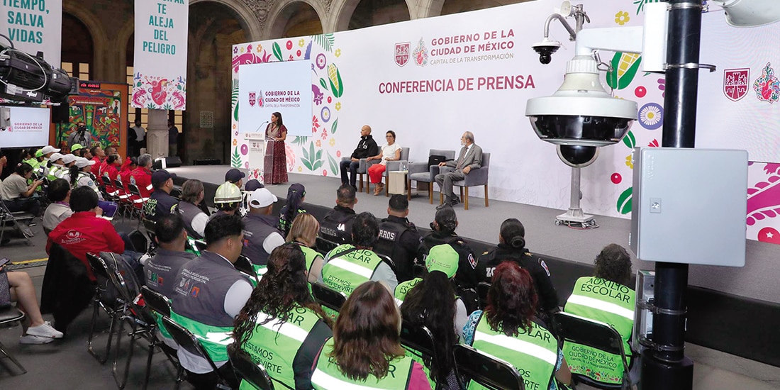 Clara Brugada al hablar sobre el simulacro del miércoles, ayer, en conferencia.