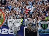 Jugadores de la Albiceleste celebran con una manta: "Las Malvinas son Argentinas"