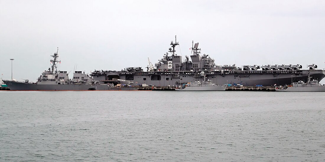 Estados Unidos envió ayer más buques de guerra al sur del Caribe, frente a aguas territoriales de Venezuela.