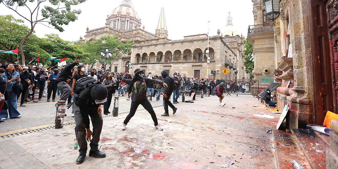 ASPECTO de las agresiones a inmuebles patrimoniales, el domingo pasado.