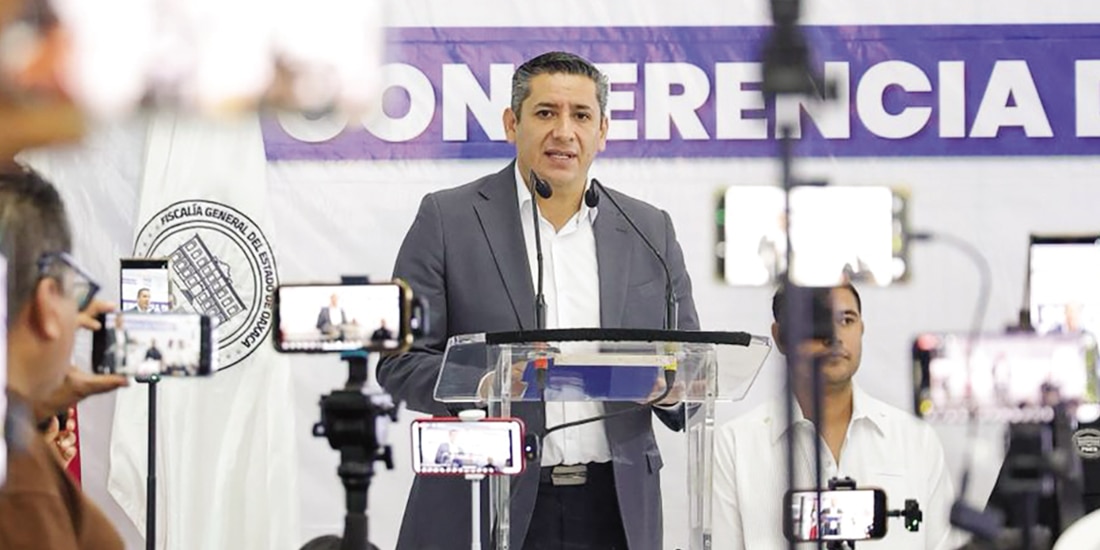 BERNARDO RODRÍGUEZ Alamilla, fiscal general de Oaxaca, en conferencia de prensa el miércoles pasado.