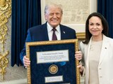Revelan FOTO de la medalla del Nobel de la Paz que María Corina Machado entregó a Trump.