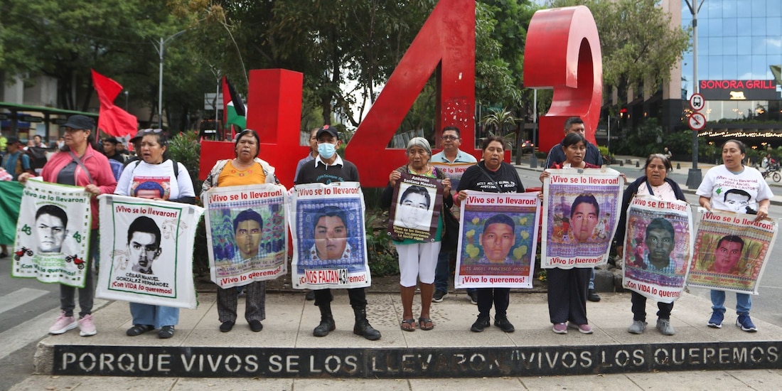 Aspecto de una manifestación por Ayotzinapa en la Ciudad de México.