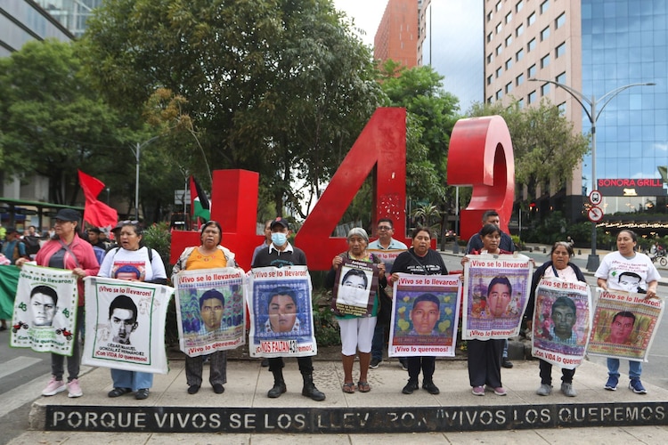 Aspecto de una manifestación por Ayotzinapa en la Ciudad de México.