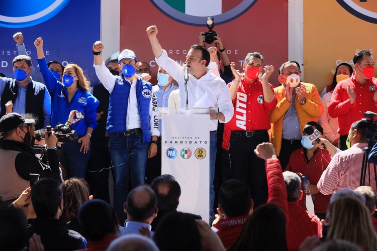 Esteban Villegas manifestó sentirse honrado por tener el respaldo de “un bloque poderoso, una alianza que une lo mejor que tenemos como sociedad". 