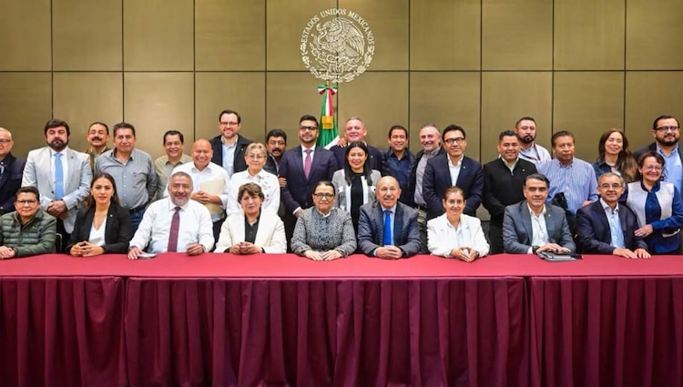 La gobernadora Delfina Gómez Álvarez encabezó el desglose técnico de los proyectos de regularización del suelo urbano.