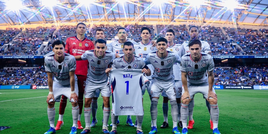Jugadores del Cruz Azul antes de un partido en 2026
